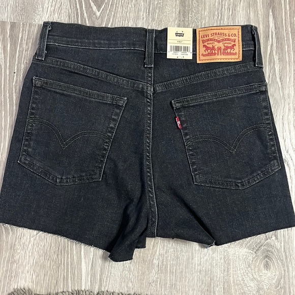 Levi’s High Rise Shorts - Picture 3 of 4